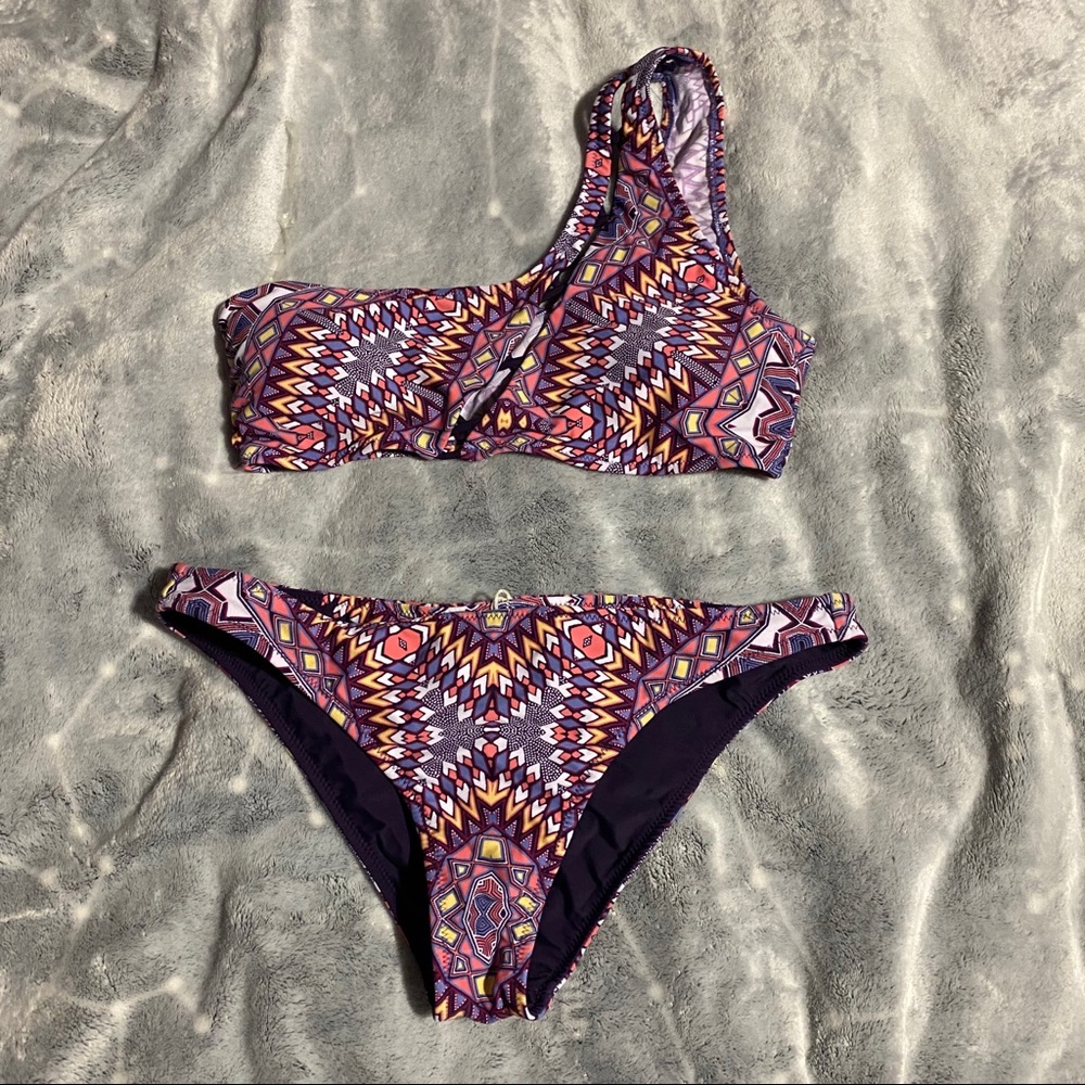 Jessica Simpson One Shoulder Geometric Bikini - Picture 2 of 8